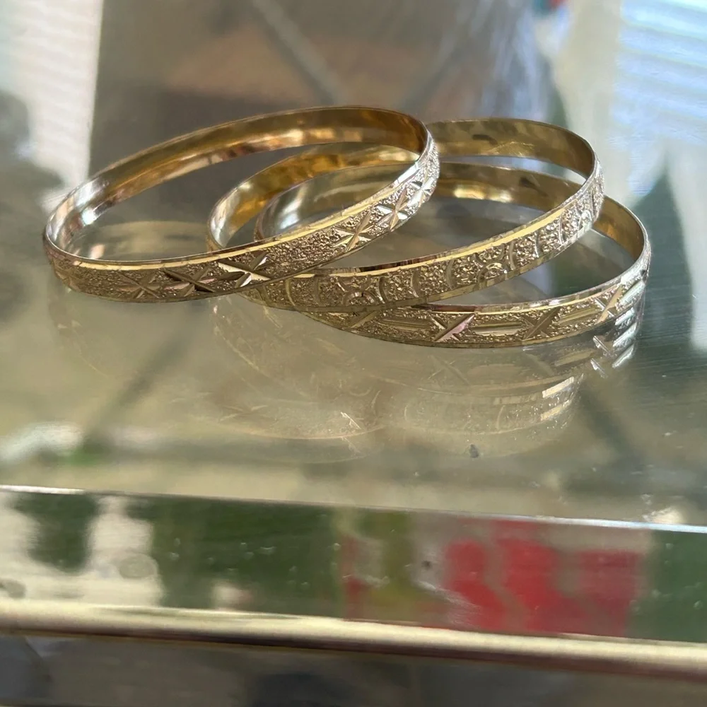 Hawaiian Gold Bangle Set - Picture 3 of 8